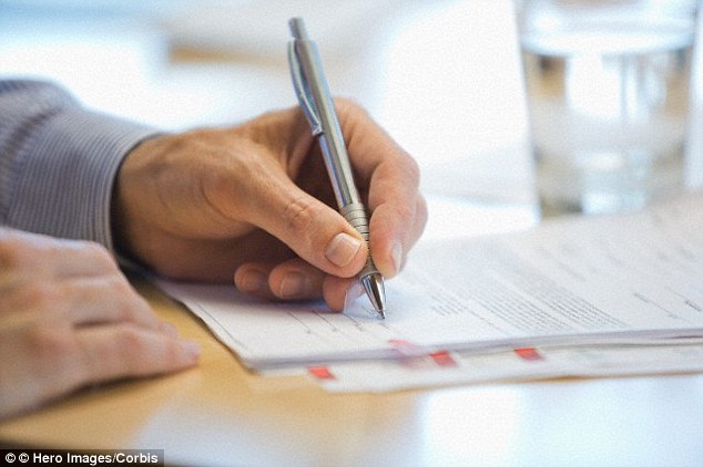 A study of 47,000 people in the UK and US in 2014 indicated left-handers are at a disadvantage in the workplace and earn 12 per cent less over the course of a lifetime. One in eight people favour their left hand over their right