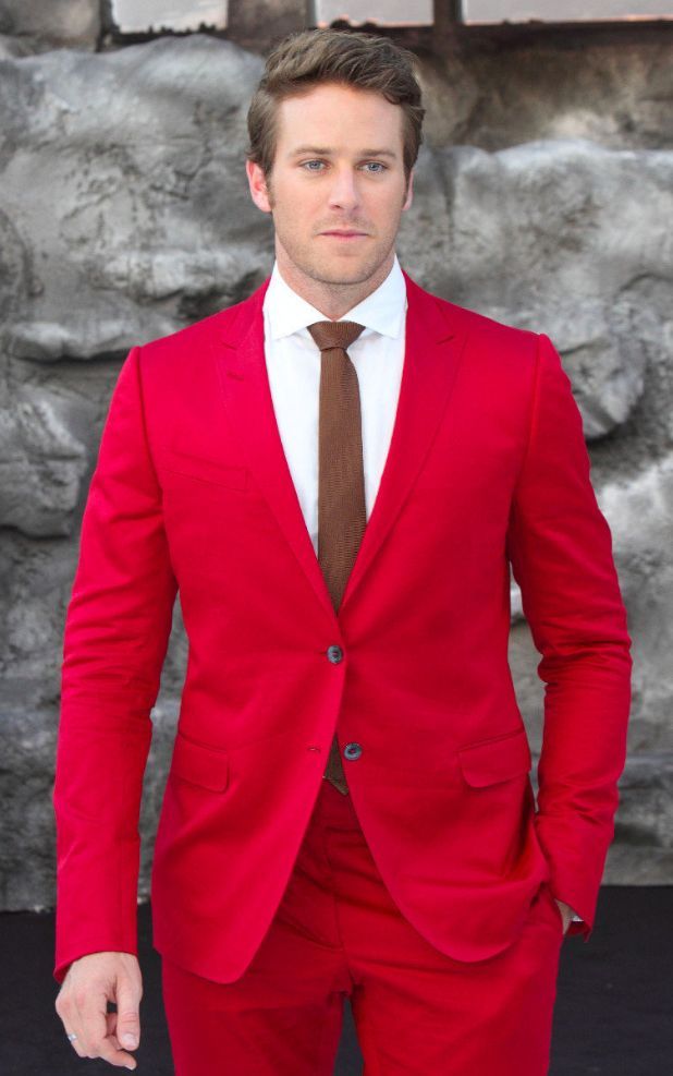 Красный цвет в одежде выбирают люди с лидерскими качествами