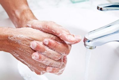 Навязчивое мытье рук - симптом фобии